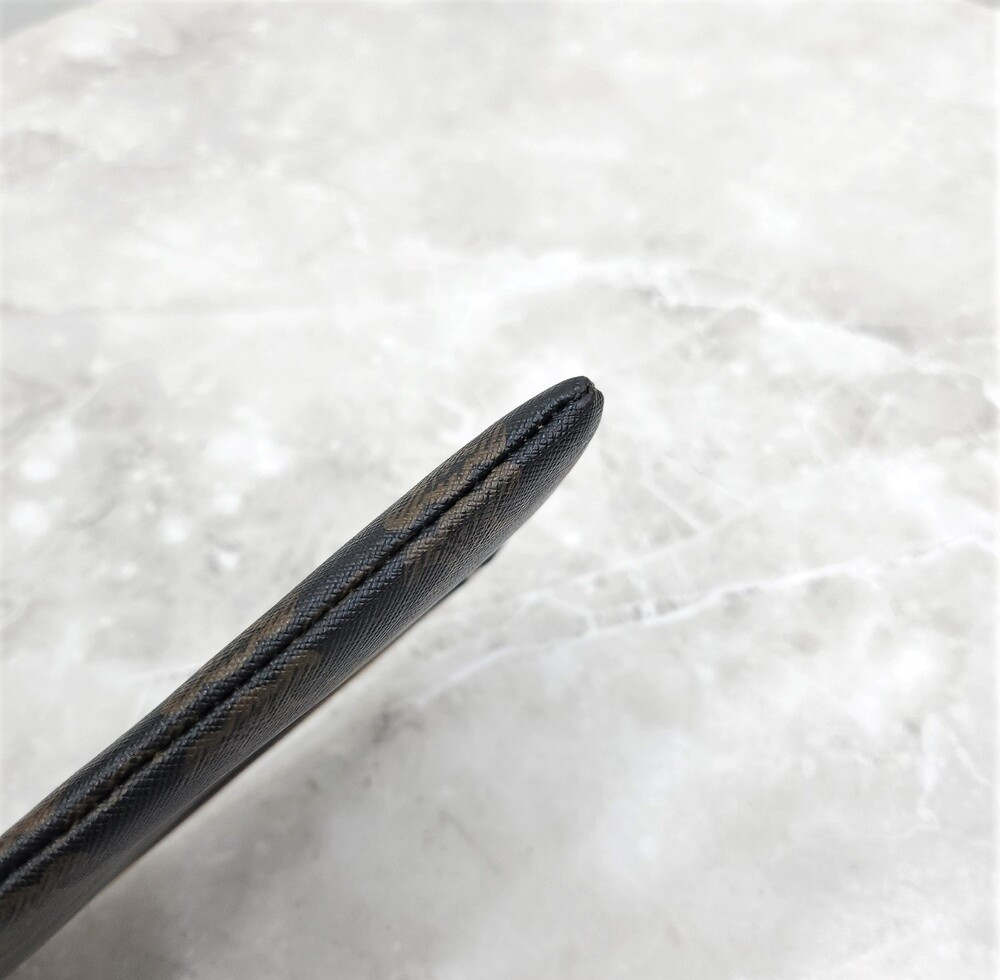 [럭스유] 셀린느 스몰 퀴르 트리옹프 스트랩 파우치 탄 10J502FES