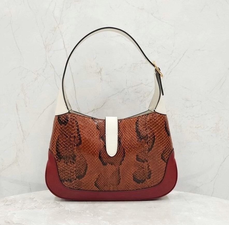 [럭스유] (새상품) 구찌 재키 1961 스몰 파이썬 백 636706