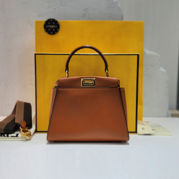 펜디 피카부 아이코닉 미니 토트백 8BN244