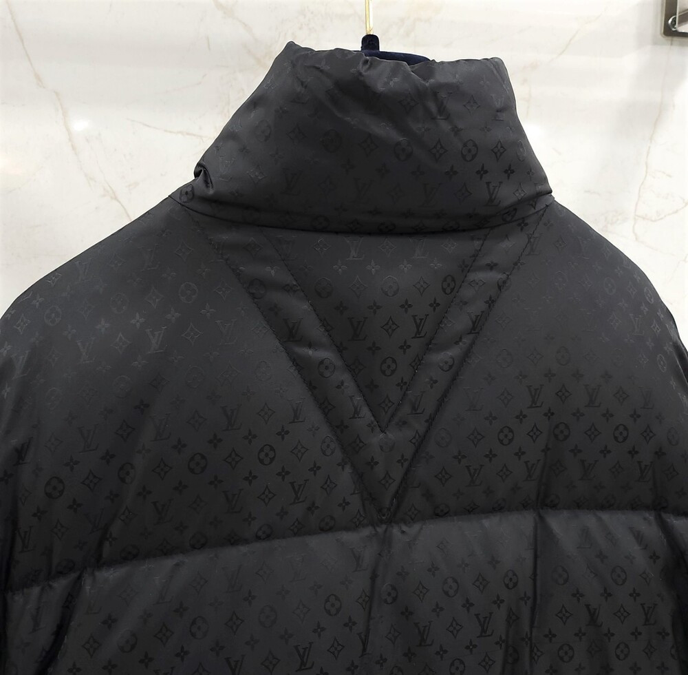 [럭스유] 34 / 루이비통 모노그램 스냅 슬리브 오버 구스 다운 패딩