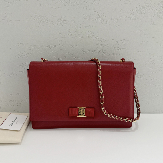 페라가모 루즈 칼프 바라 금장 숄더백 21E481