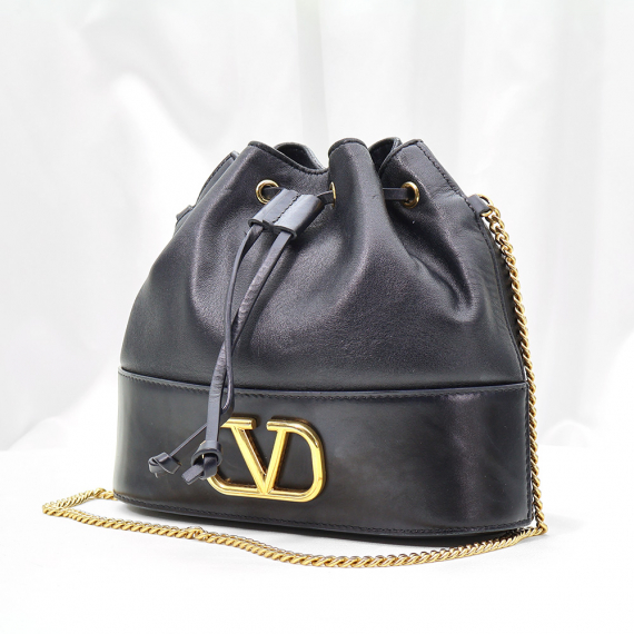 Valentino(발렌티노) VW0P0T83HPF 블랙 레더 금장 로고 버킷 숄더백