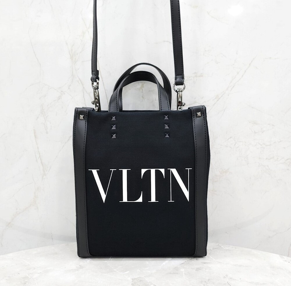 [럭스유] (새상품) 발렌티노 락스터드 가라바니 로고 토트 숄더백 4Y2B0B78