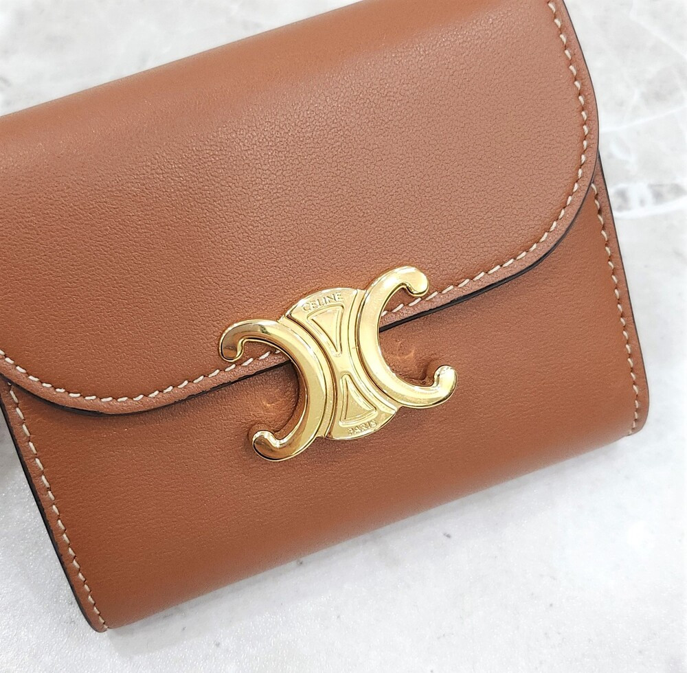 [럭스유] 셀린느 스몰 트리옹프 플랩 지갑 10D783BZG