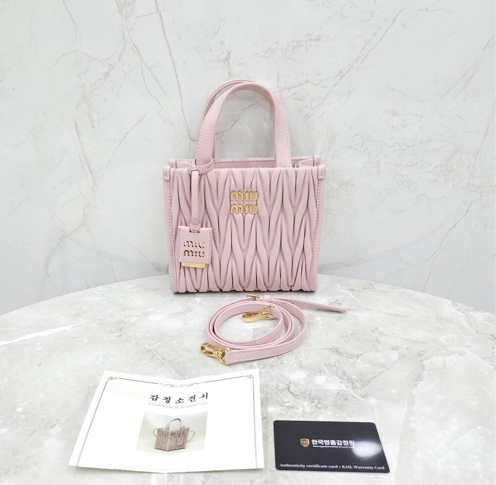 [럭스유] 미우미우 핑크 마테라쎄 나파가죽 토트 숄더백 5BG263