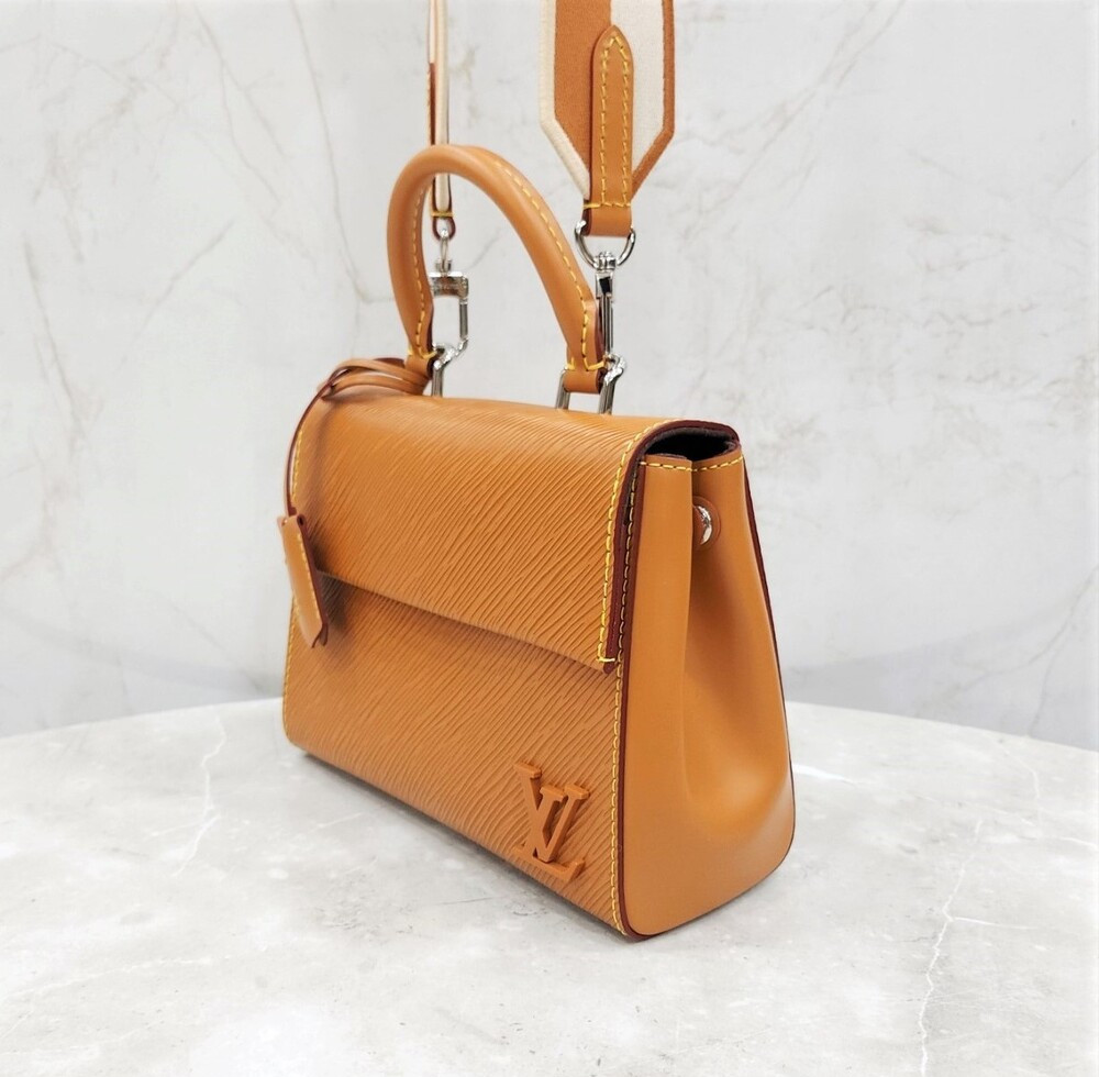 [럭스유] 루이비통 클루니 미니 에피 토트백 골드 미엘 M58931