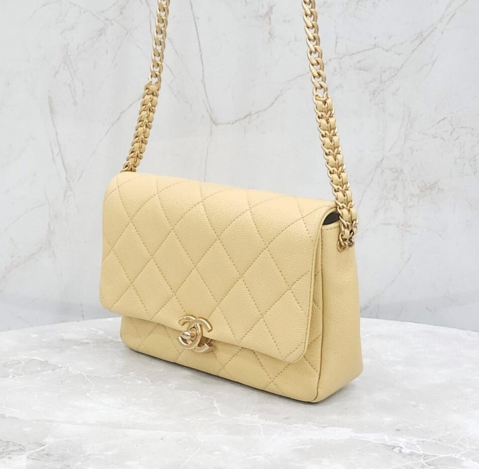 [럭스유] 샤넬 옐로우 멜로디 플랩백 캐비어 신형내장칩 AS3103