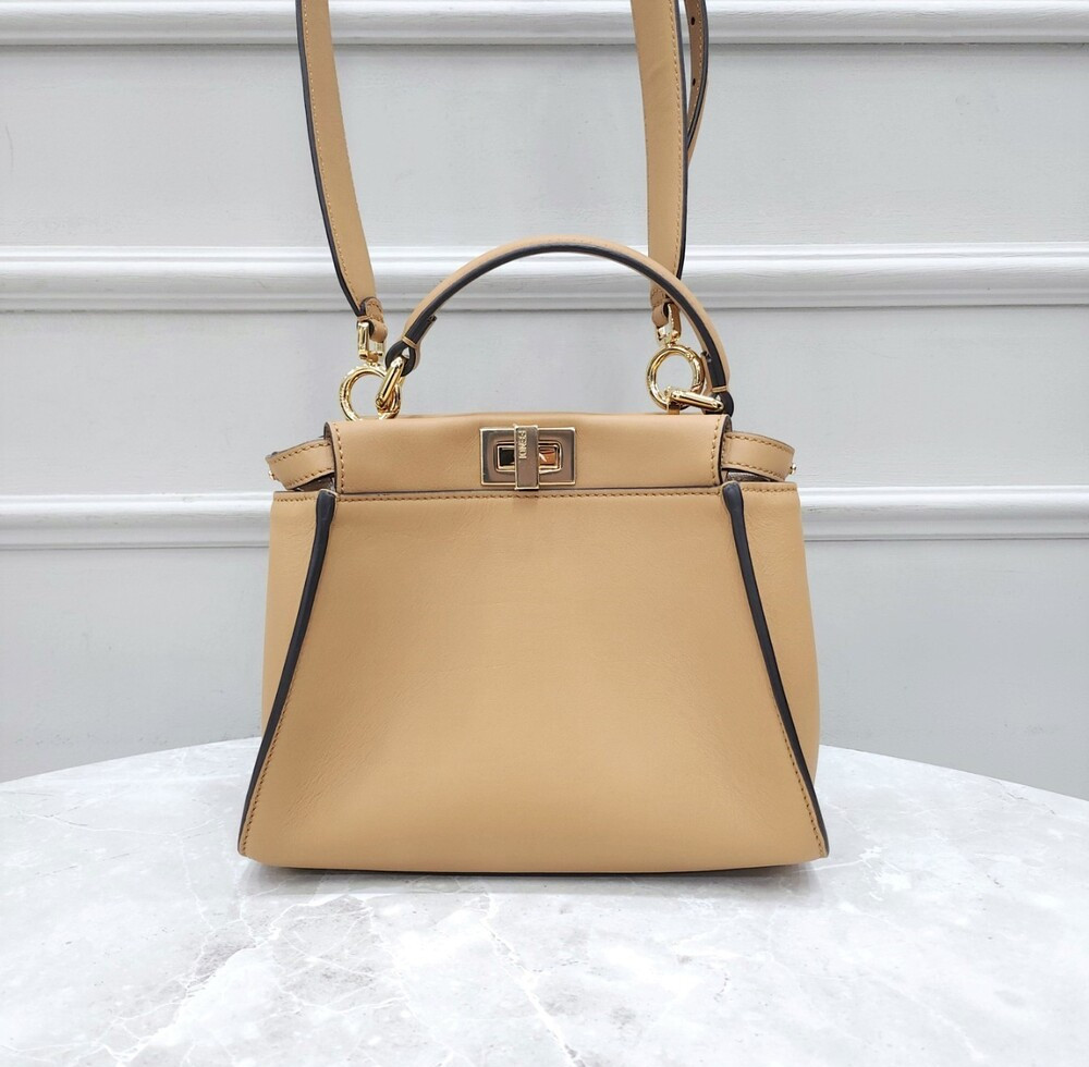 [럭스유] 펜디 미니 피카부 레더 백