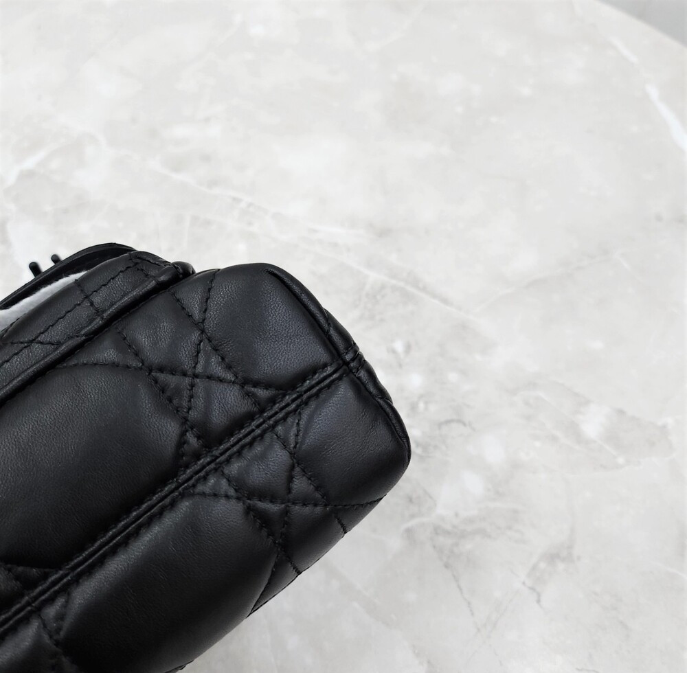 [럭스유] (새상품) 디올 카로 나노 버킷백 블랙 매크로 까나쥬 S5250UNOZ