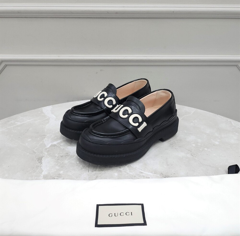 [럭스유] 35.5 / 구찌 블랙 메탈릭 로고 로퍼