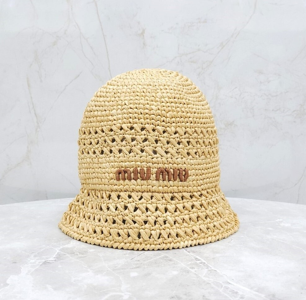 [럭스유] (새상품) 미우미우 로고 라피아 버킷햇 L 5HC287