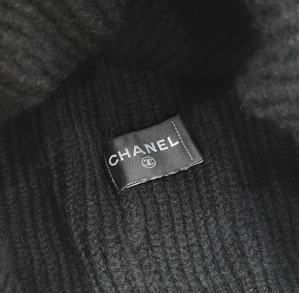 [럭스유] 샤넬 비즈 레터링 캐시미어 비니 AA8313