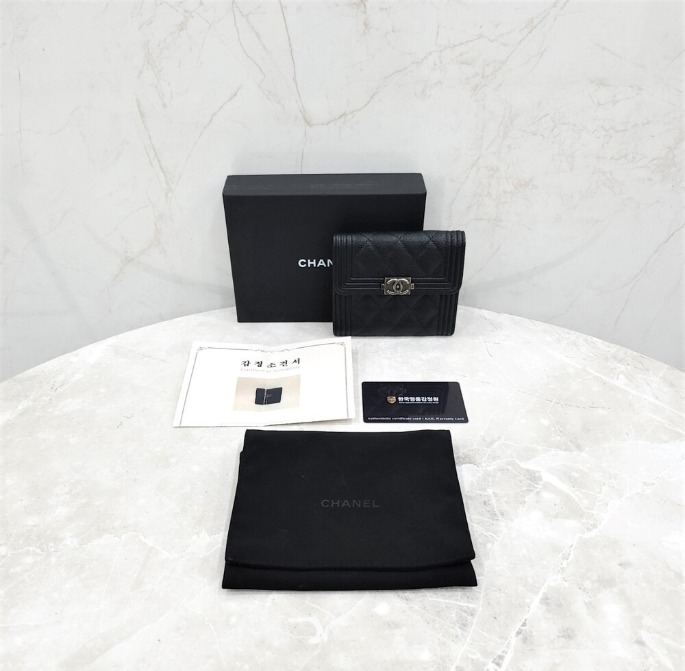 [럭스유] 샤넬 블랙 캐비어 보이 반지갑 은장 내장칩 A80734