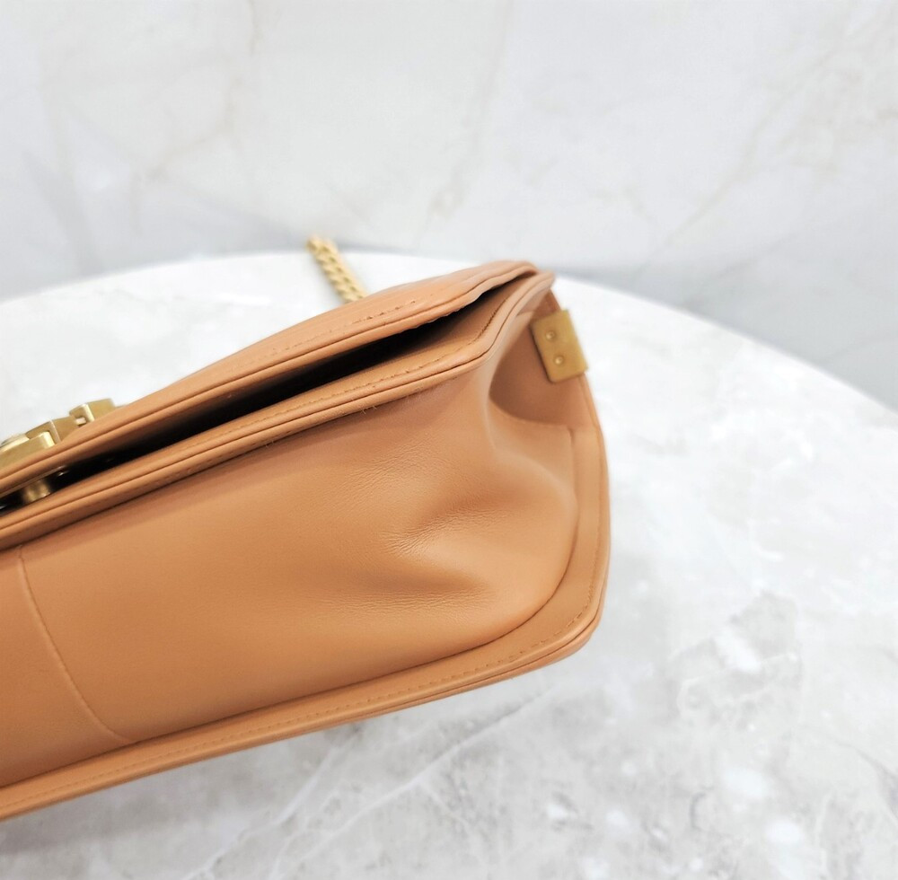 [럭스유] 샤넬 쉐브론 보이 미디움 플랩백 금장 28번대 A67086