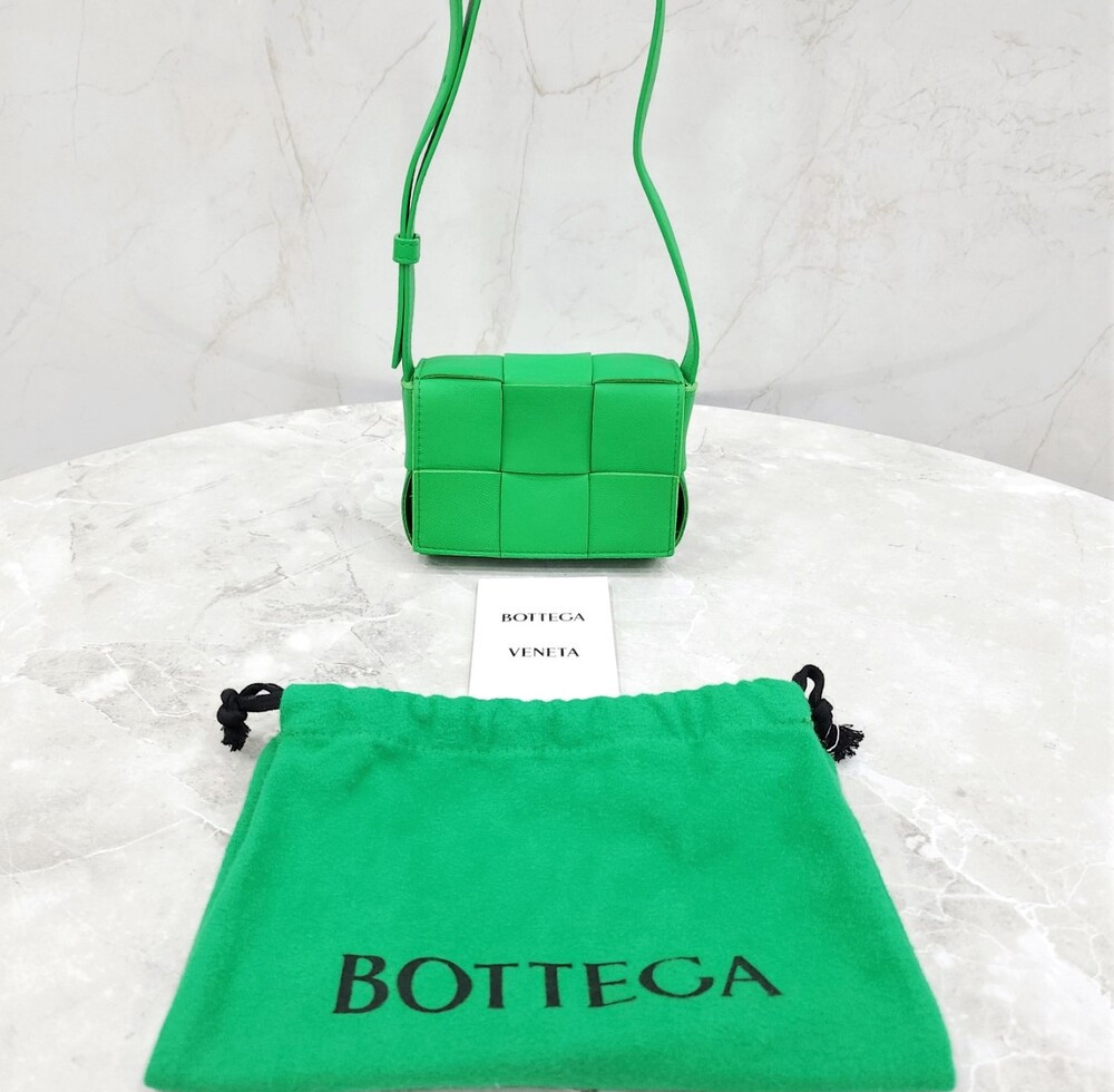 [럭스유] 보테가베네타 그린 인트레치아토 미니 카세트백