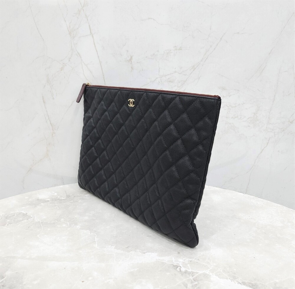 [럭스유] 샤넬 클래식 캐비어 클러치 라지 금장 A82552