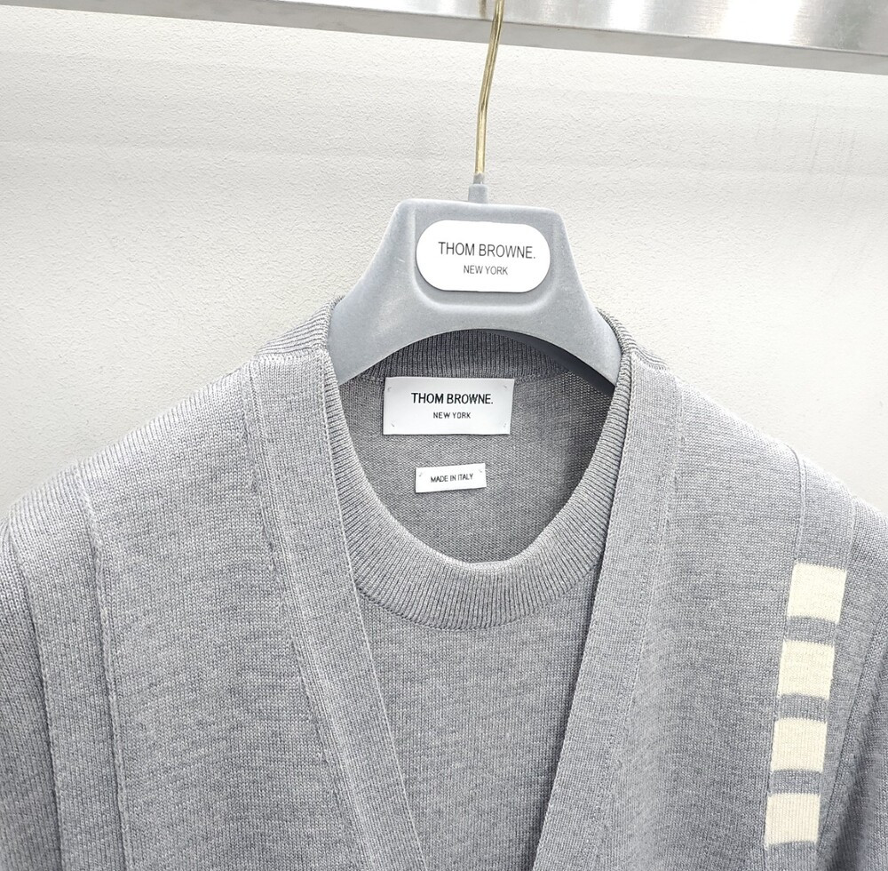 [럭스유] 2 / 톰브라운 사선완장 메리노울 베스트 니트 가디건