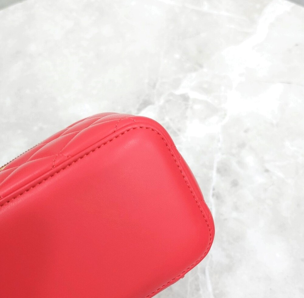 [럭스유] (새상품) 샤넬 직사각 코스메틱 베니티 백 골든볼 32번대