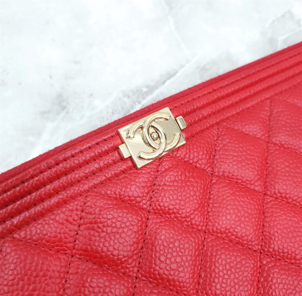 [럭스유] 샤넬 레드 보이 캐비어 뉴미듐 클러치백