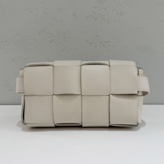 보테가베네타 미니 레더 카세트백 화이트 651053