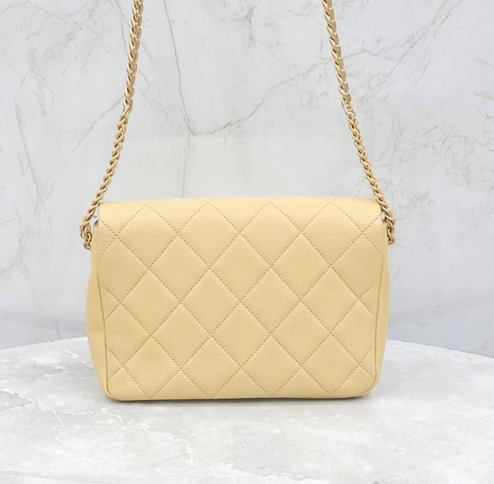 [럭스유] 샤넬 옐로우 멜로디 플랩백 캐비어 신형내장칩 AS3103