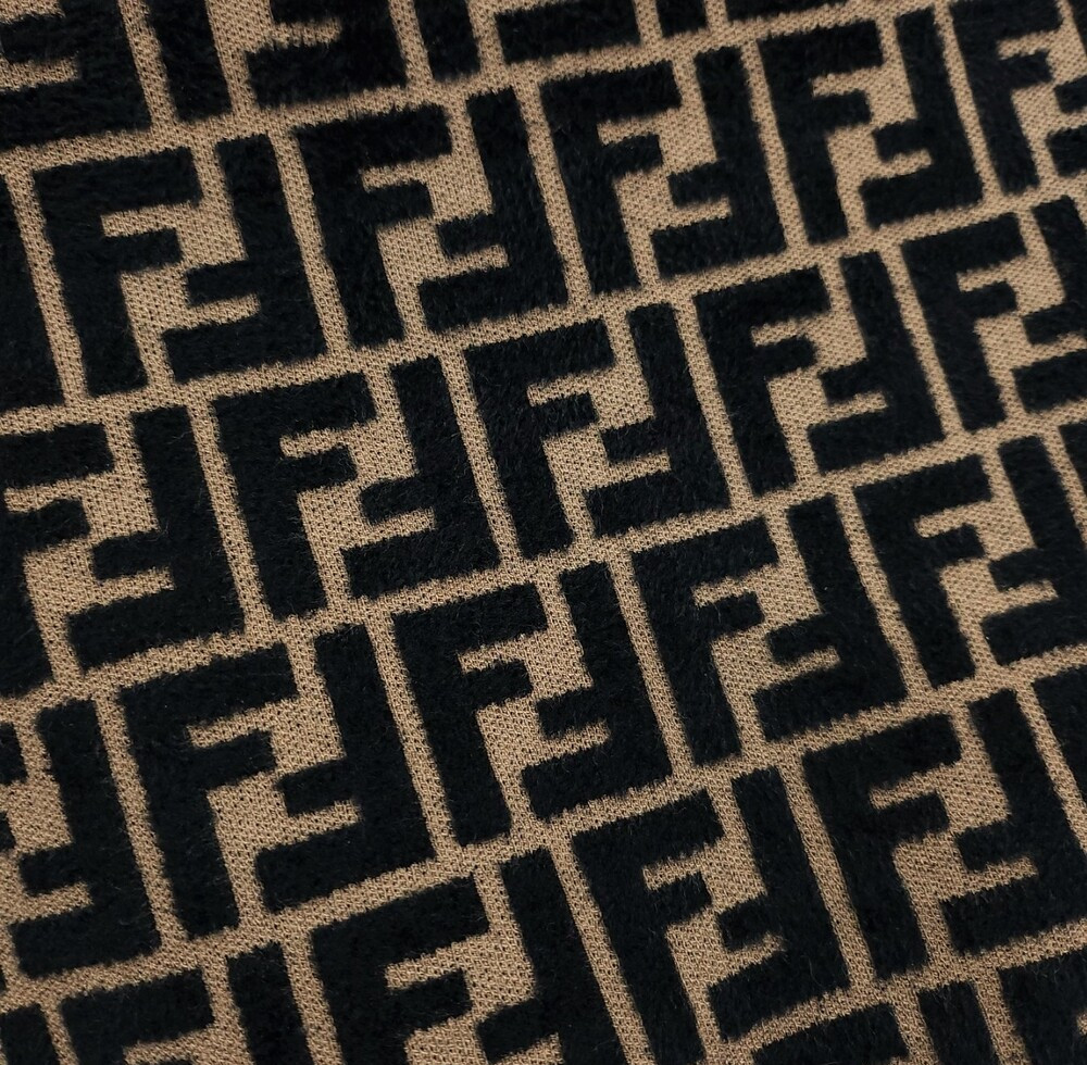 [럭스유] 36 / 펜디 FF 로고 벨벳 반팔 니트