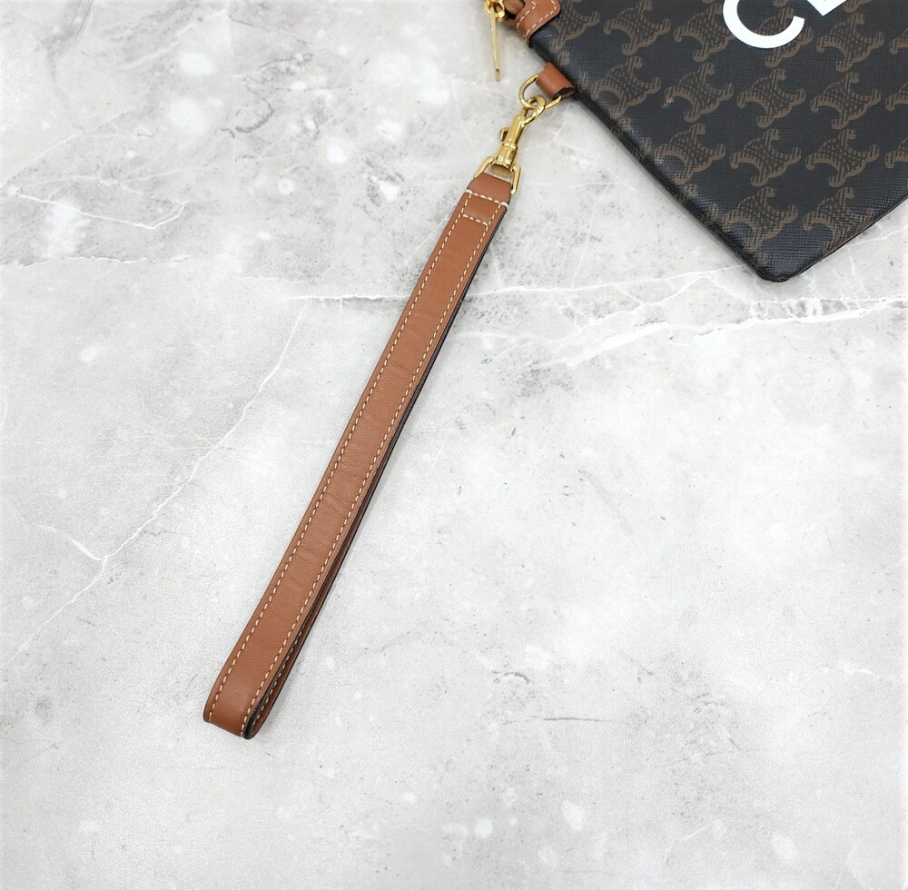 [럭스유] 셀린느 스몰 퀴르 트리옹프 스트랩 파우치 탄 10J502FES