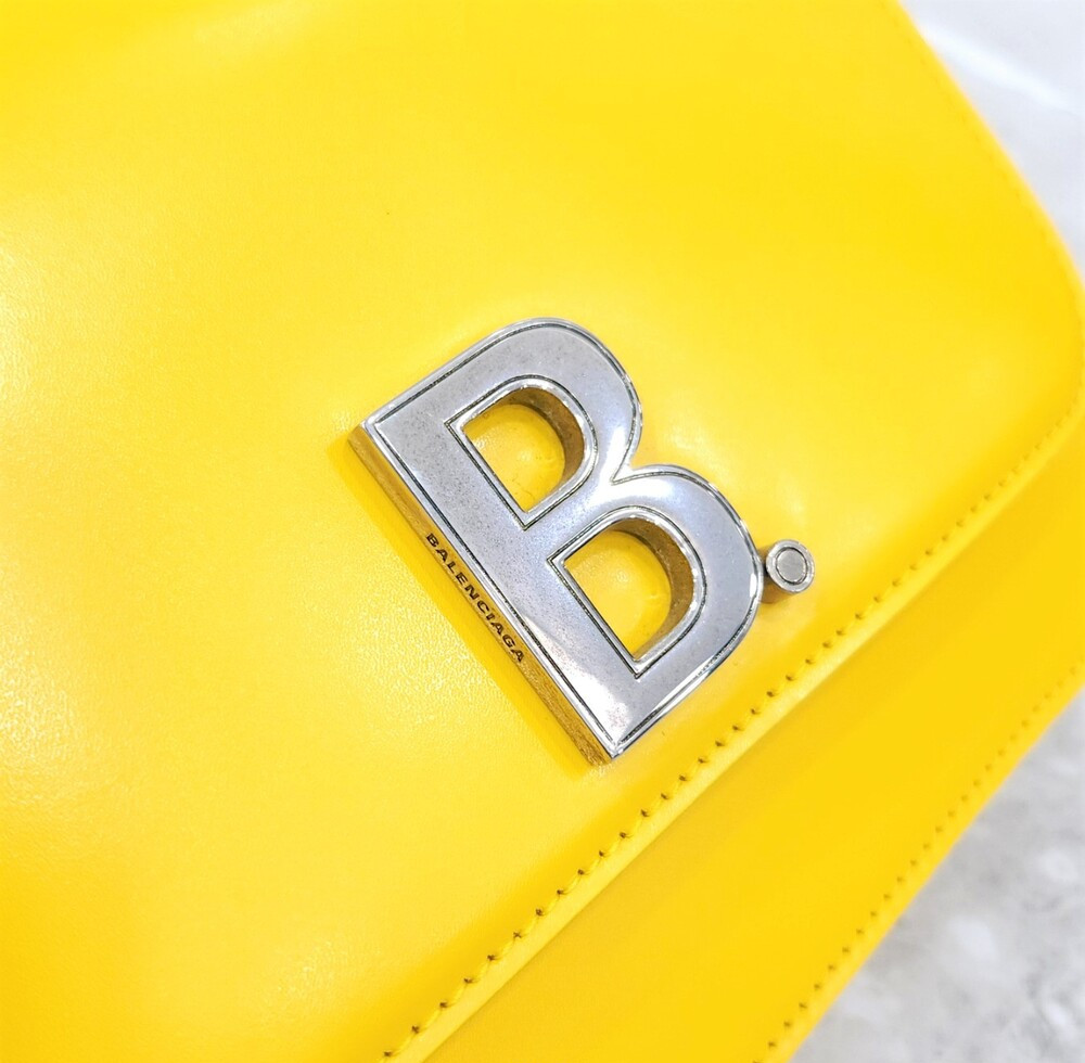 [럭스유] (새상품) 발렌시아가 옐로우 B 로고 스몰 숄더백