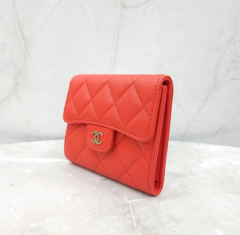 [럭스유] 샤넬 클래식 반지갑 금장 캐비어 AP0231