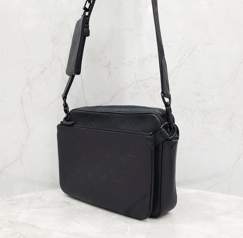 [럭스유] 루이비통 쉐도우 모노그램 트리오 메신저백 M46602