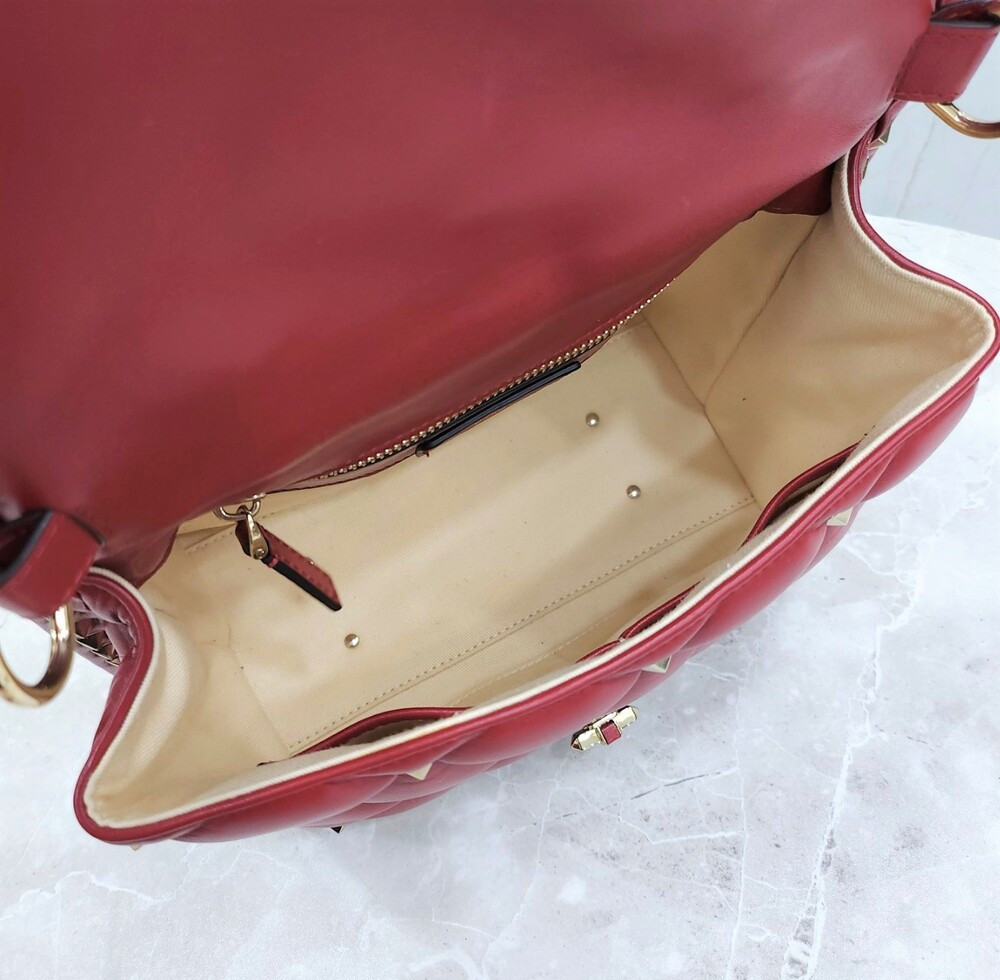 [럭스유] 발렌티노 스터드 가라바니 레더 숄더백 VAB052129