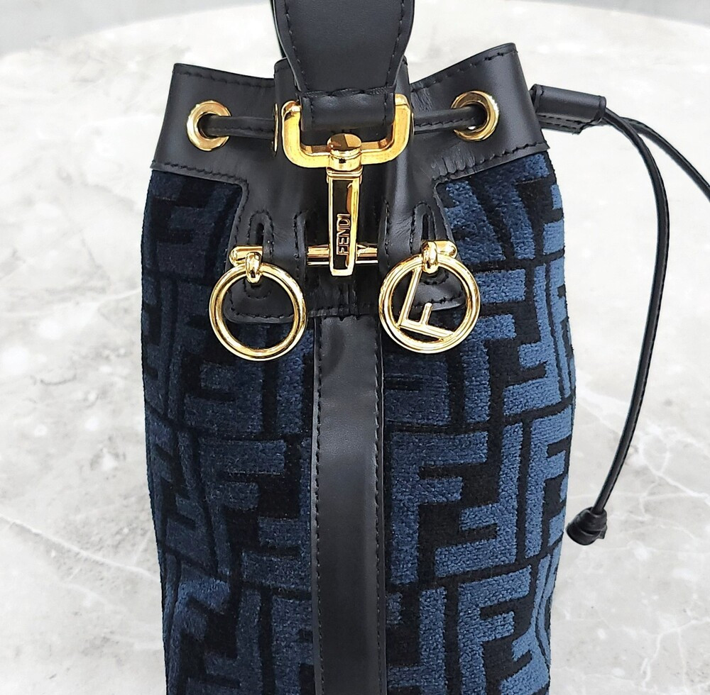 [럭스유] 펜디 FF 몬트레조 레더 버킷 미니백 8BS010