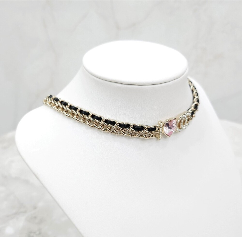 [럭스유] 샤넬 아이러브 CC 진주 하트 체인 초커 목걸이 AB8631