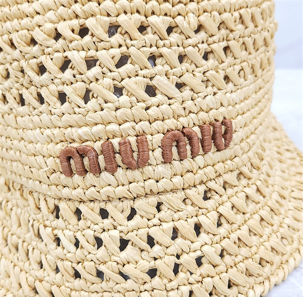 [럭스유] (새상품) 미우미우 로고 라피아 버킷햇 L 5HC287