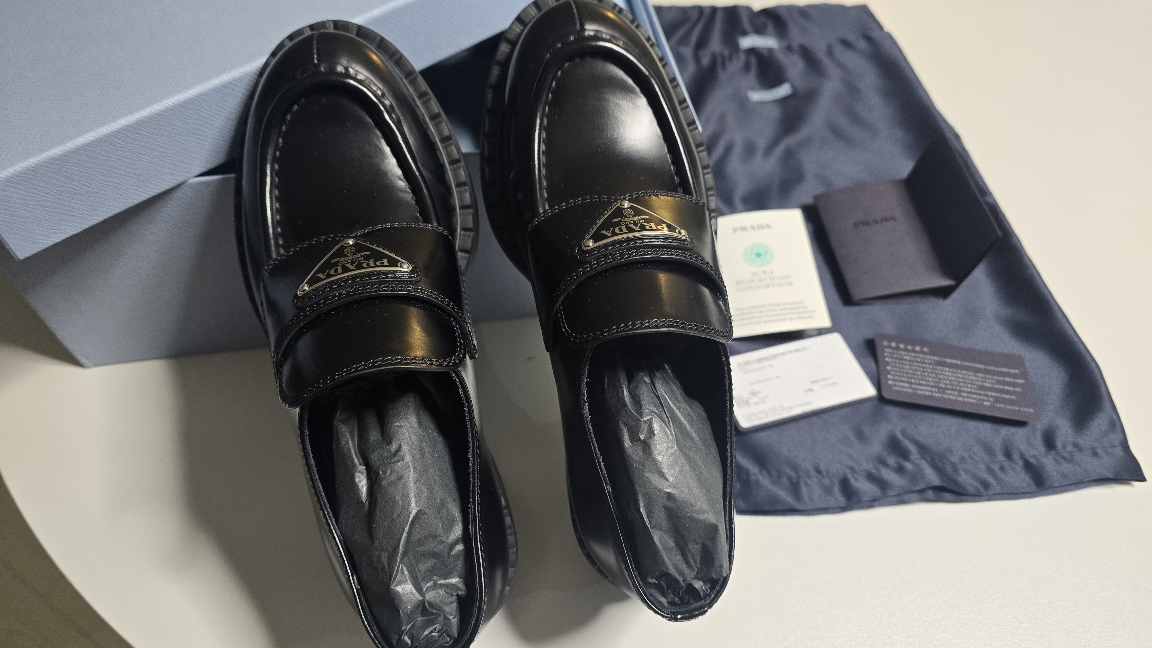 프라다 브러시드 로퍼 34.5