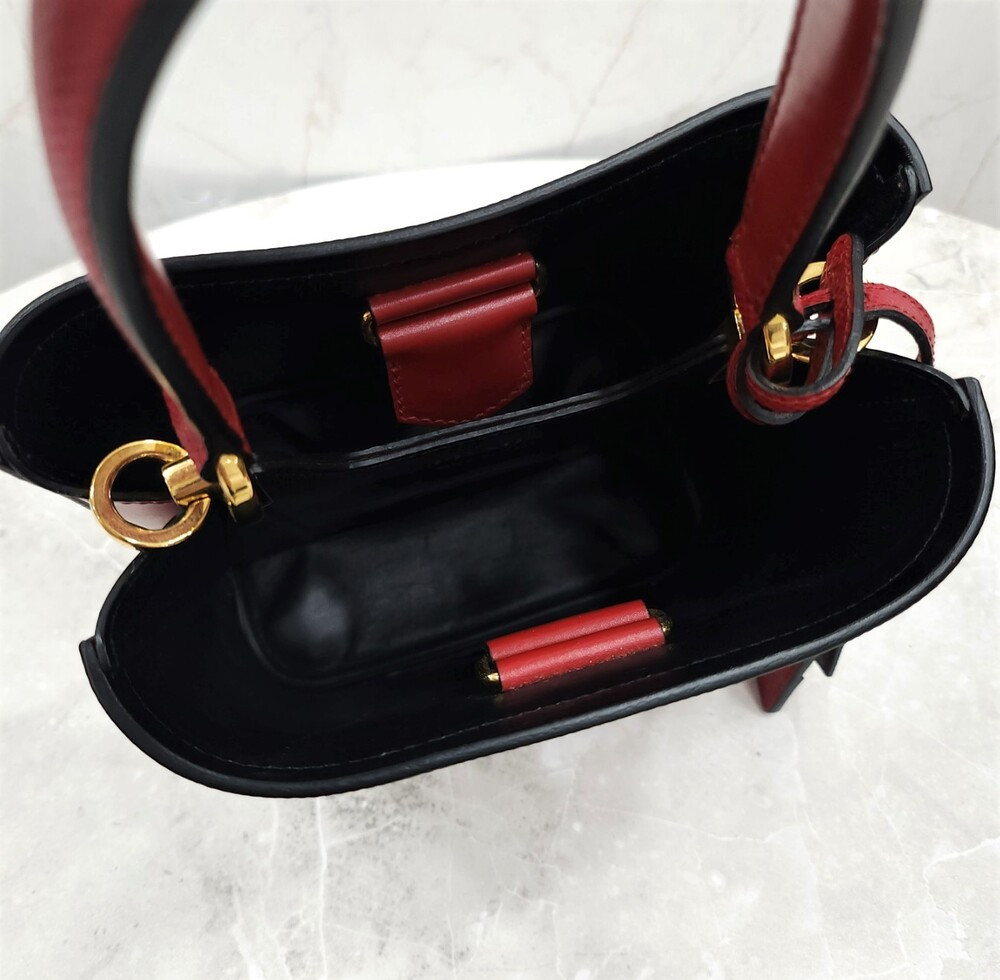 [럭스유] 프라다 사피아노 레더 하트 파니에 백 스몰