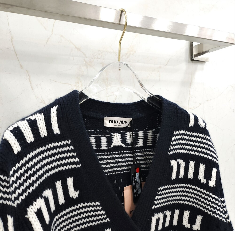 [럭스유] (새상품) 36 / 미우미우 로고 스트라이프 캐시미어 가디건 MMF685