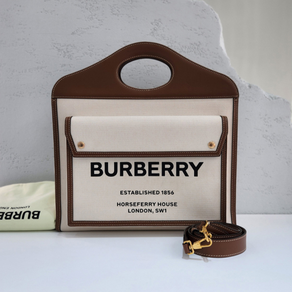 버버리 투톤 포켓 라지 토트백 8031745