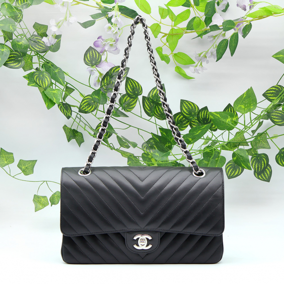 Chanel(샤넬) A01112 블랙 쉐브론 카프스킨 은장 CC로고 클래식 미듐 플랩 숄더백 (30번대)