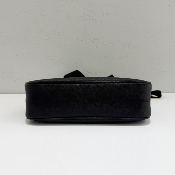 프라다 리에디션 사피아노 레더 숄더백 블랙 1BH204