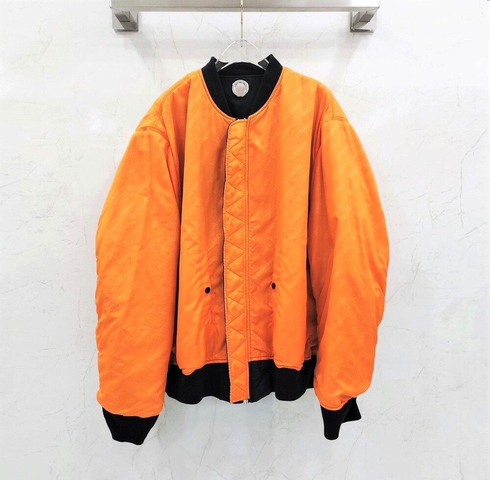 [럭스유] M / 베트멍 X 알파인더스트리 리버서블 QR코드 항공점퍼