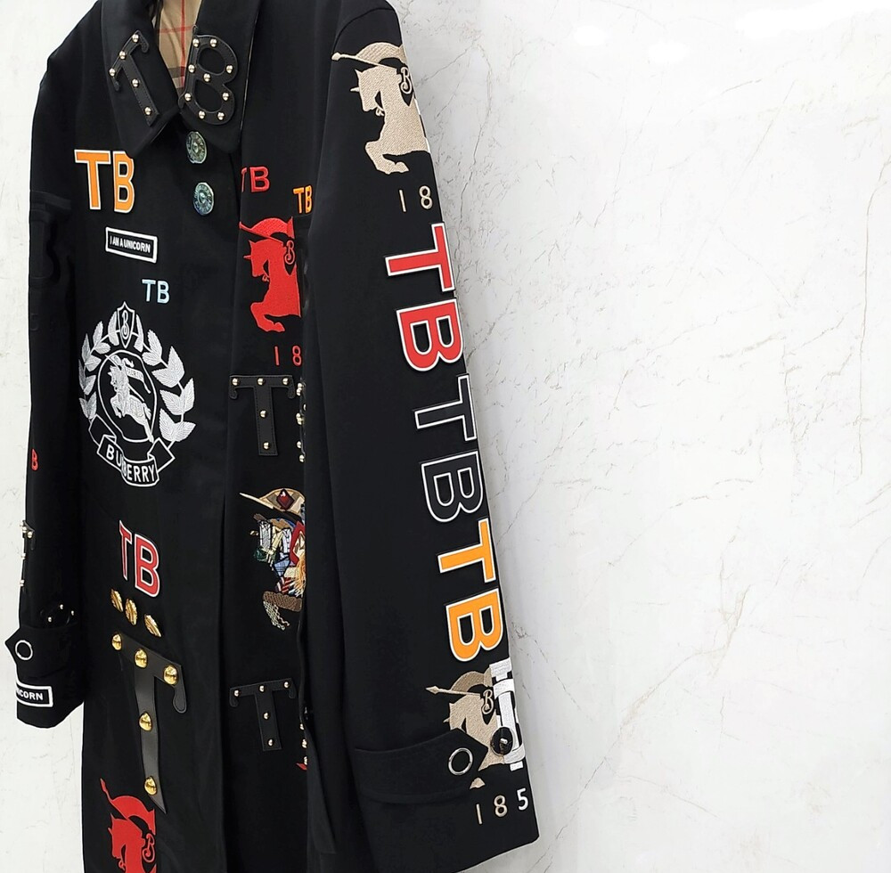 [럭스유] (새상품) 40 / 버버리 한정판 TB 스터드 멀티 자수 트렌치 코트