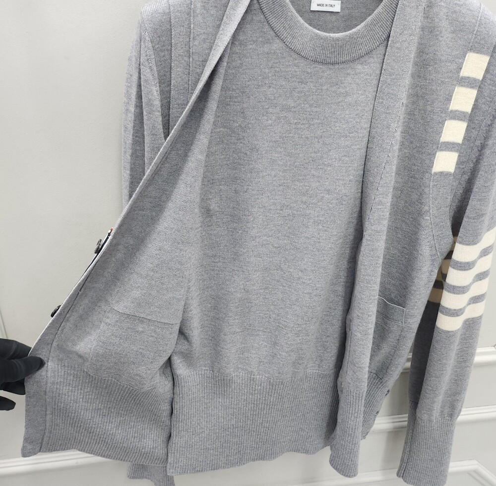 [럭스유] 2 / 톰브라운 사선완장 메리노울 베스트 니트 가디건