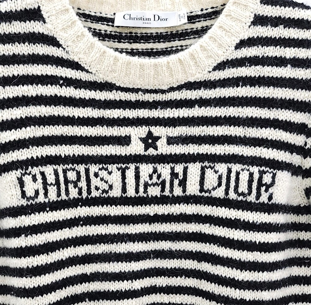 [럭스유] 40 / 디올 마르니에르 숏 슬리브 스웨터 에크루 354S19AM154