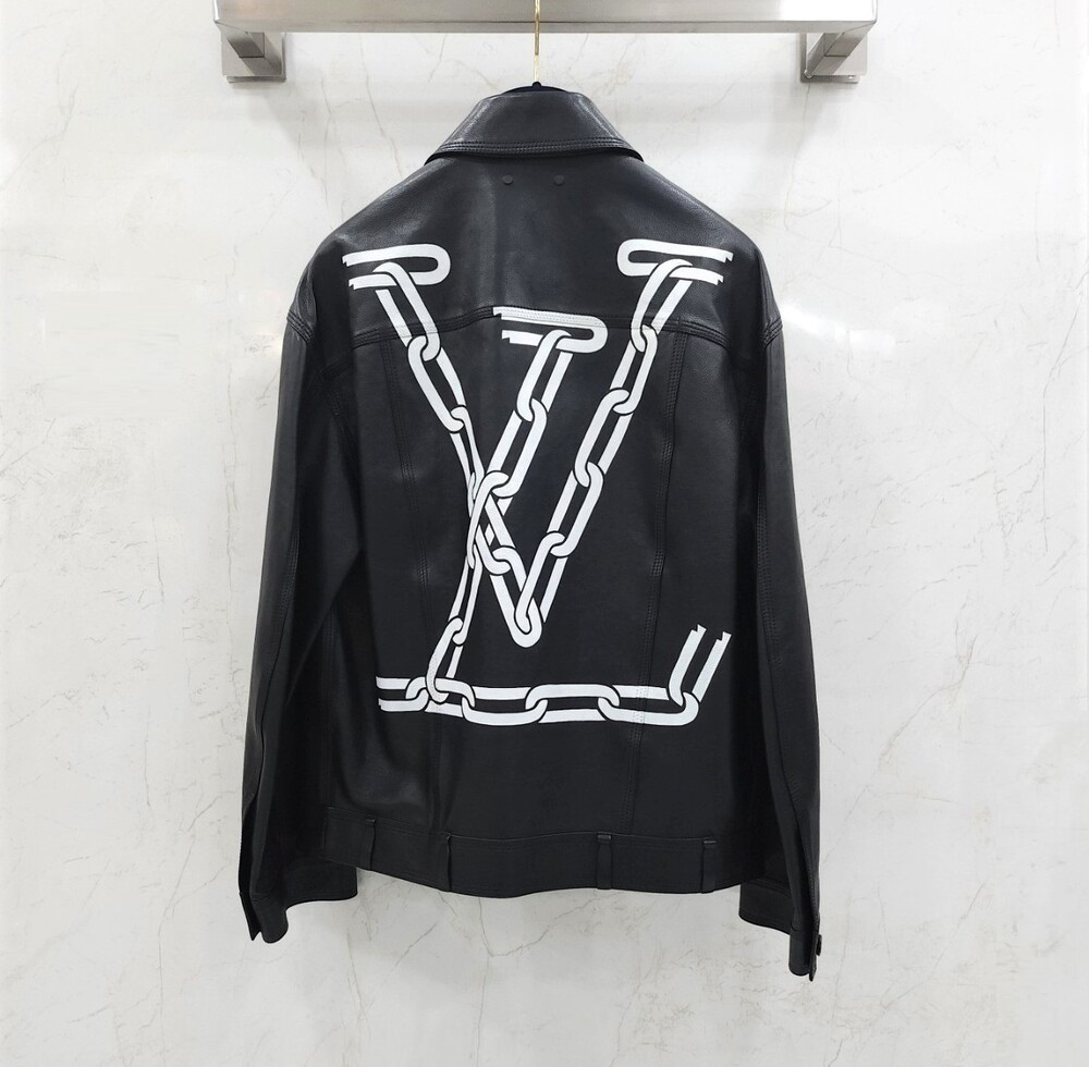 [럭스유] 46 / 루이비통 한정판 3D 포켓 체인 로고 레더 자켓 1A5ZUG