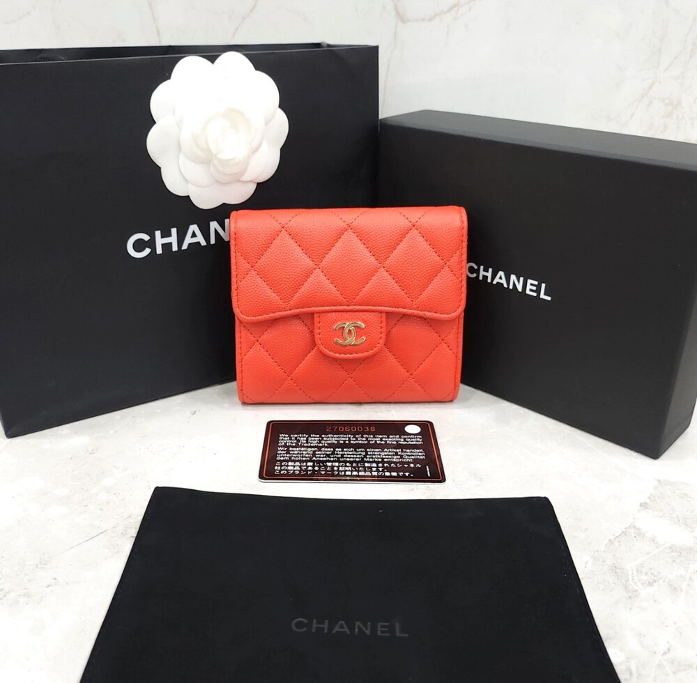 [럭스유] 샤넬 클래식 반지갑 금장 캐비어 AP0231