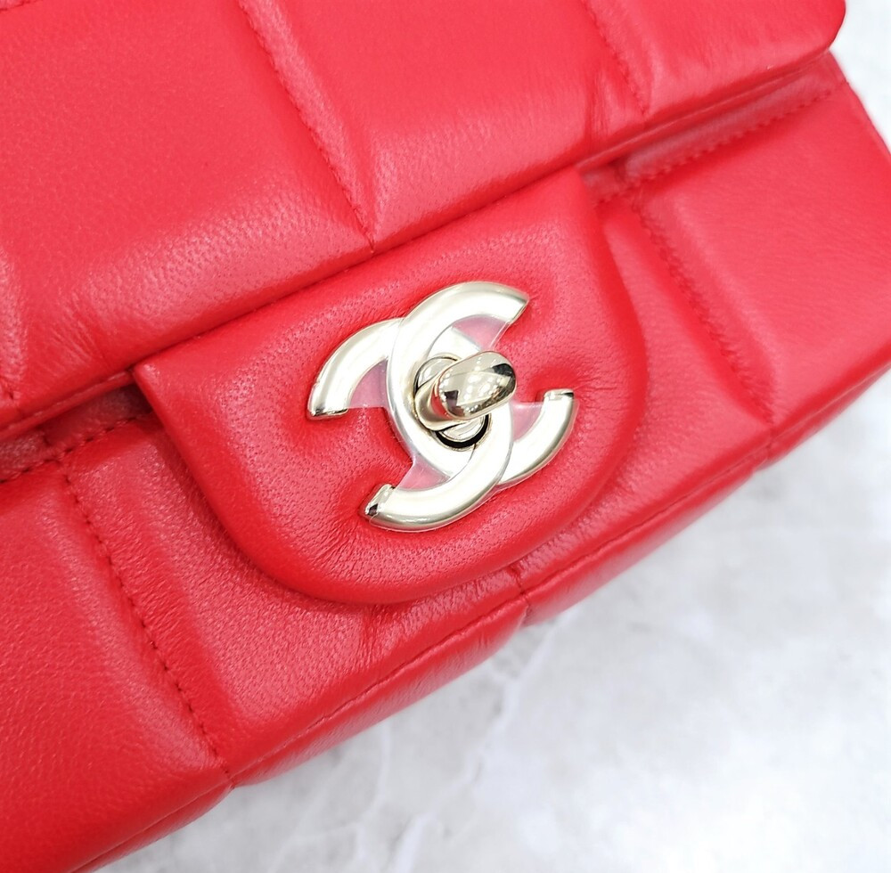 [럭스유] (새상품) 샤넬 램스킨 큐브 체인 미니 플랩백 AS3744