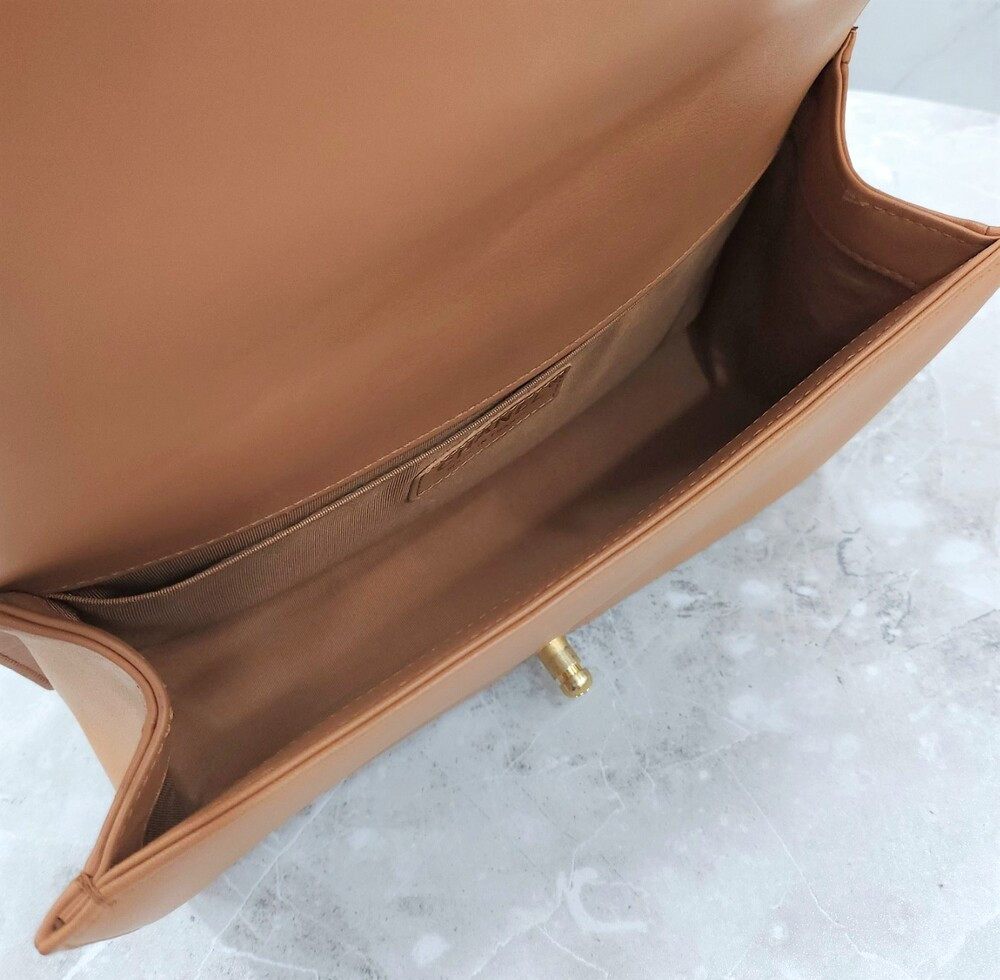 [럭스유] 샤넬 쉐브론 보이 미디움 플랩백 금장 28번대 A67086