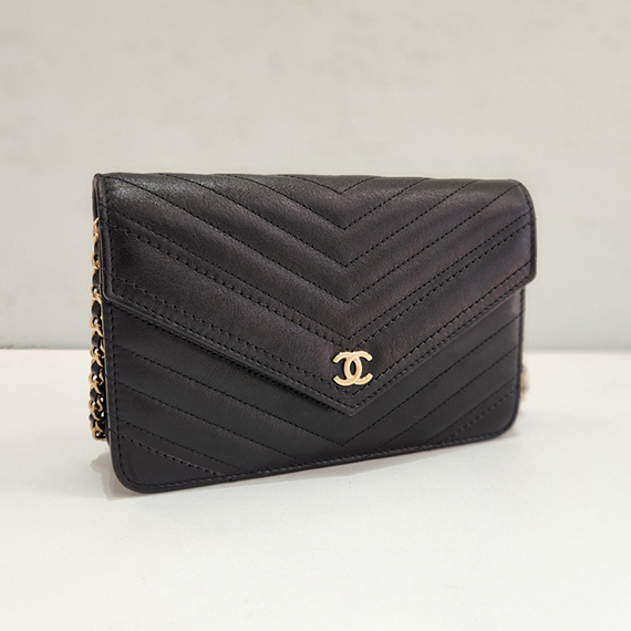 샤넬 쉐브론 WOC 미니 크로스배 26번대 A84350