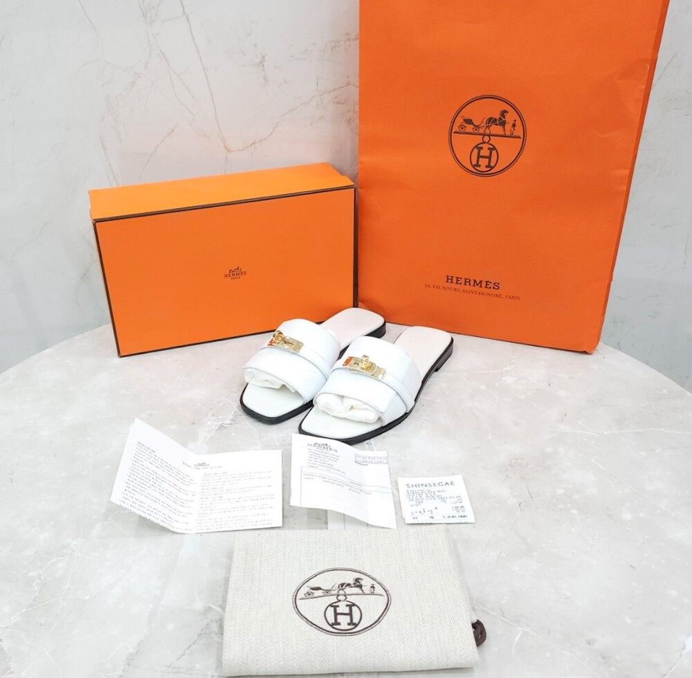 [럭스유] 37 / 에르메스 화이트 줄리아 켈리 버클 샌들 H232129Z